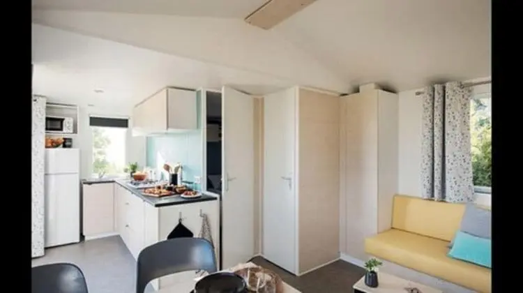 Karavan (Bastidon - 4 personnes)