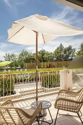Superior Tek Büyük veya İki Ayrı Yataklı Oda