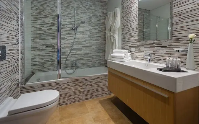 ADAM Four Bedrooms Lake View Loft