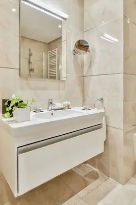 ADAM One Bedroom Suite Lake View