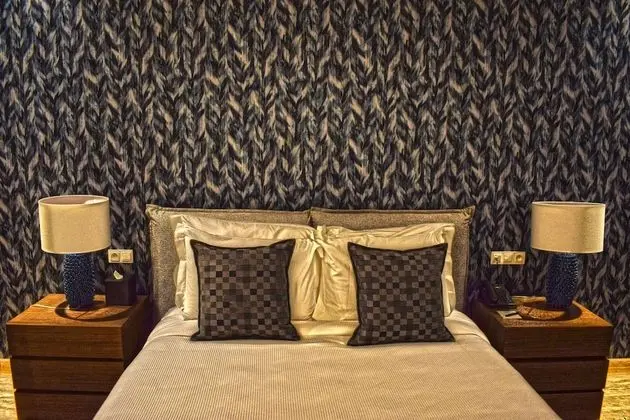 ADAM Three Bedrooms Lake View Pool Loft