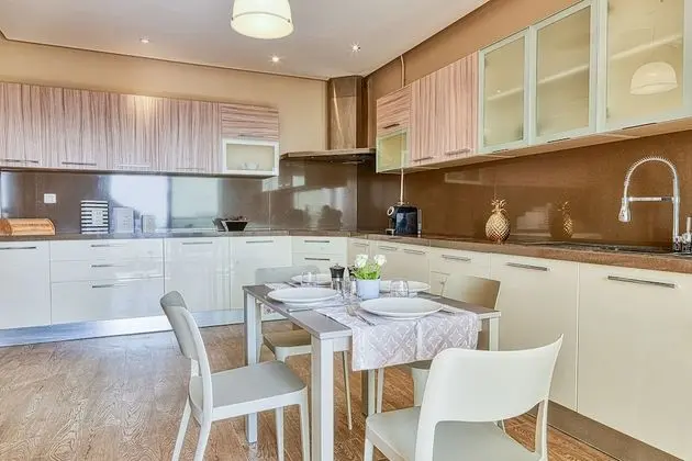ADAM Three Bedrooms Lake View Pool Loft