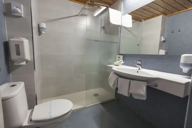 Traditional Tek Büyük Yataklı Oda