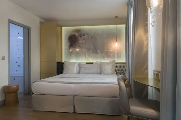 Deluxe Tek Büyük Yataklı Oda