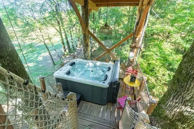 Grand Kulübe, Sıcak Su Havuzu, Tepe Manzaralı