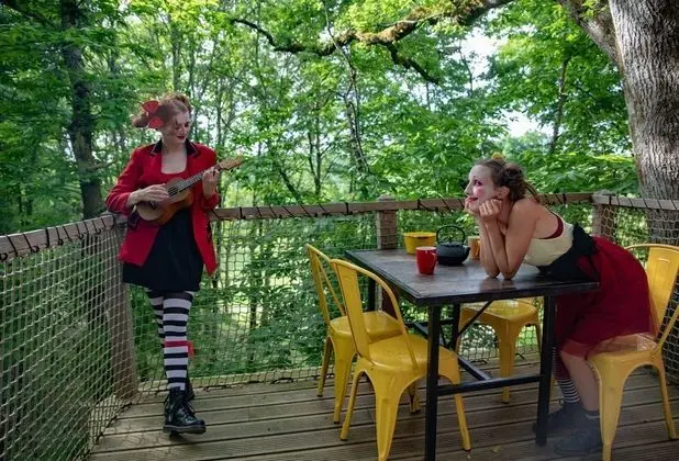 Grand Kulübe, Sıcak Su Havuzu, Tepe Manzaralı