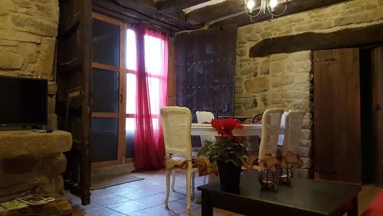 Kır Evi, 2 Yatak Odası, Sıcak Su Havuzu, Dağ Manzaralı