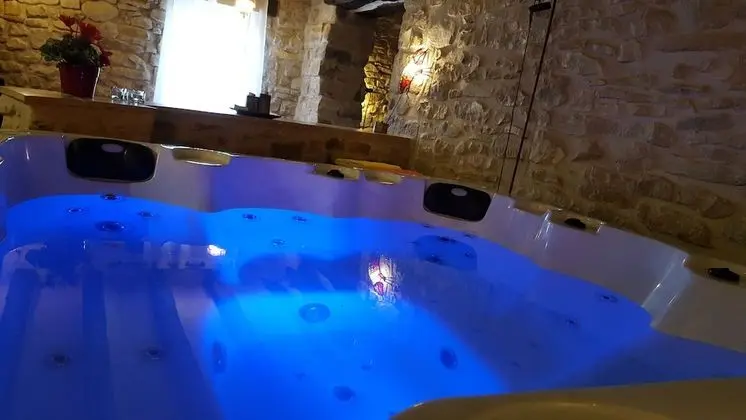 Kır Evi, 2 Yatak Odası, Sıcak Su Havuzu, Dağ Manzaralı