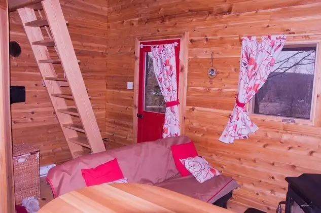 Cabane dans Les arbres le colibri