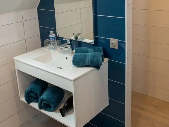 Standard Tek Büyük Yataklı Oda, Engellilere Uygun, Özel Banyo (Chambre Romance)