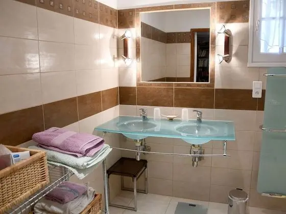Deluxe Tek Büyük veya İki Ayrı Yataklı Oda, Balkon, Bahçe Manzaralı