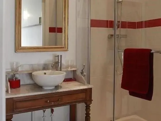 Tek Büyük Yataklı Oda, Banyolu/Duşlu (La Chambre d'Henry)