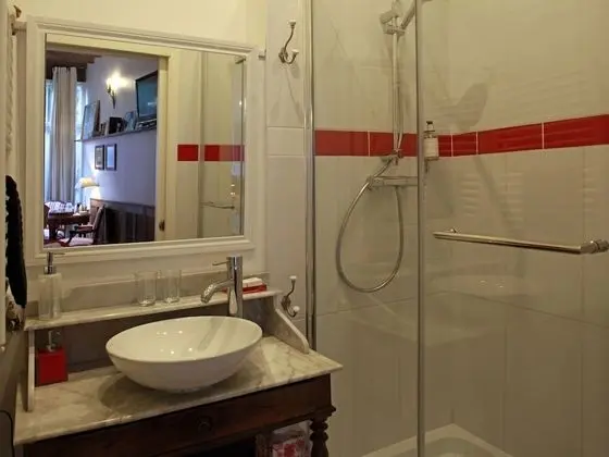 Tek Büyük Yataklı Oda, Banyolu/Duşlu (La Chambre d'Henry)