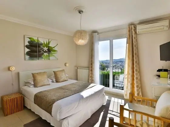 Tek Büyük Yataklı Oda, Özel Banyo, Deniz Manzaralı (Luxe)