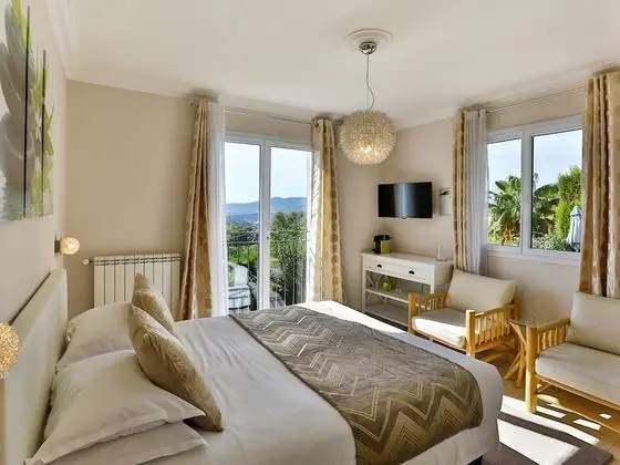 Tek Büyük Yataklı Oda, Özel Banyo, Deniz Manzaralı (Luxe)