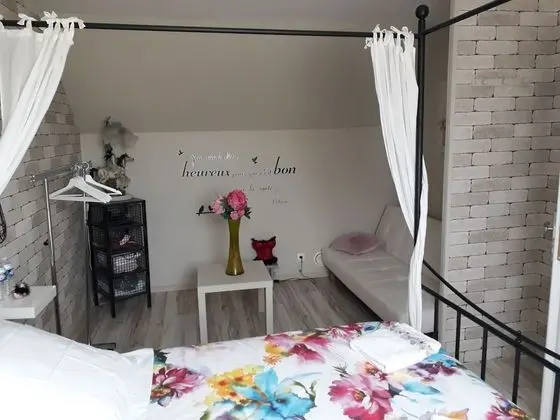 Family Oda, Bahçe Manzaralı (Romantique)