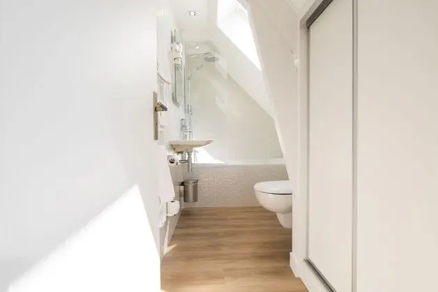 Chambre Economique côté cour