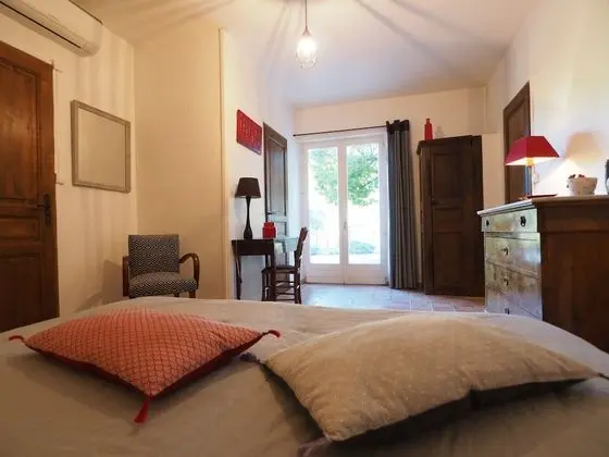 Deluxe Tek Büyük Yataklı Oda, Özel Banyo, Bahçe Manzaralı ( Orange)