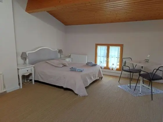Tek Büyük Yataklı Oda (Parthenay)