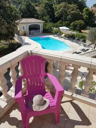 Üç Kişilik Oda, Havuz Manzaralı