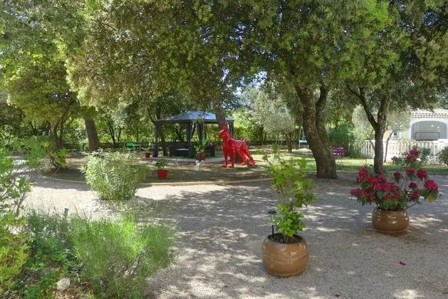Üç Kişilik Oda, Havuz Manzaralı