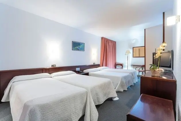 Üç Kişilik Oda, Balkon, Şehir Manzaralı