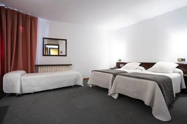 Üç Kişilik Oda, Balkon, Şehir Manzaralı