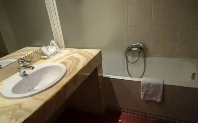 Üç Kişilik Oda, Balkon, Şehir Manzaralı