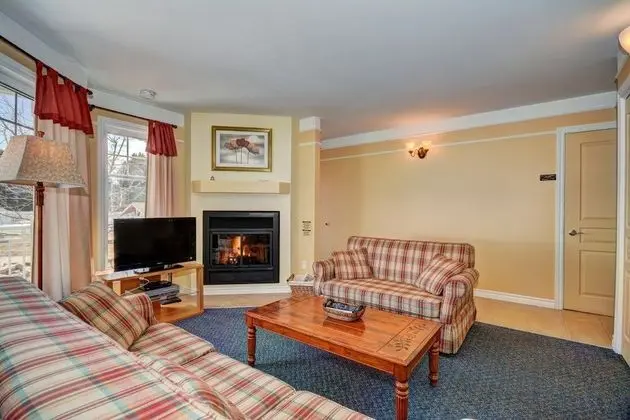 Daire, 2 Yatak Odası, Göl Manzaralı (Archambault Lower Floor)