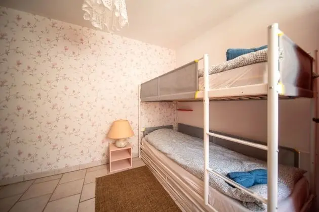 Comfort Ortak Ranzalı Oda, Banyolu/Duşlu, Avlu Manzaralı (Dortoir avec 3 lits)