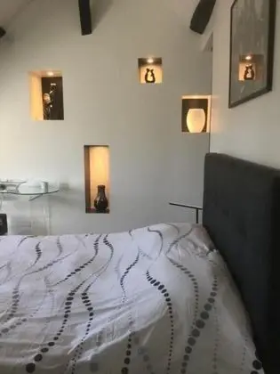 Tek Büyük Yataklı Oda (La Pygargue)
