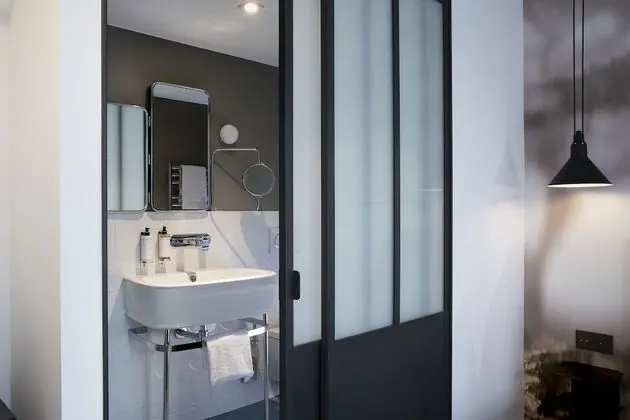 Club Tek Büyük Yataklı Oda