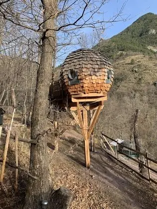 Kulübe, Dağ Manzaralı (Perché dans les Arbres )