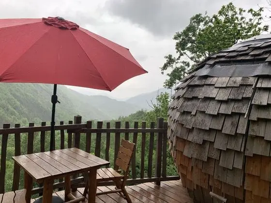 Kulübe, Dağ Manzaralı (Perché dans les Arbres )