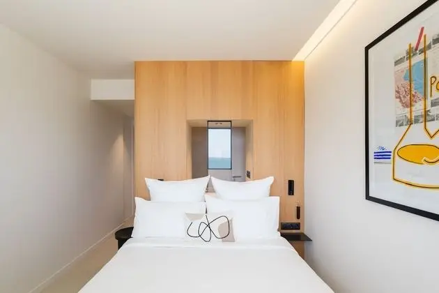 Design Tek Büyük Yataklı Oda, Deniz Manzaralı