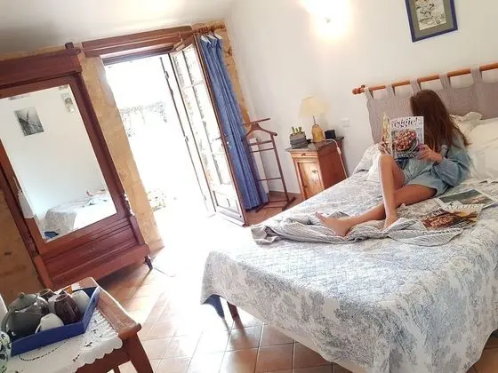 Traditional Tek Büyük Yataklı Oda