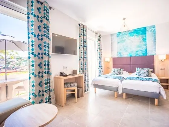 Deluxe Tek Büyük veya İki Ayrı Yataklı Oda, Deniz Manzaralı