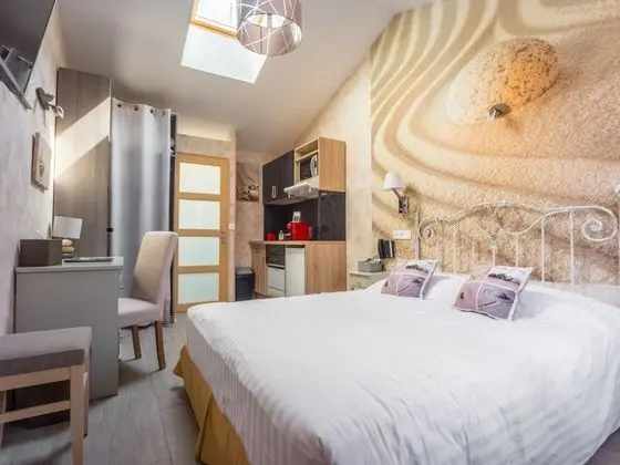 Exclusive Tek Büyük Yataklı Oda, Havuz Manzaralı