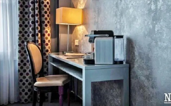 Exclusive Tek Büyük Yataklı Oda, Havuz Manzaralı