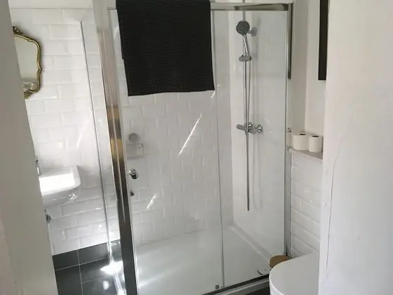 Classic Tek Büyük Yataklı Oda, Banyolu/Duşlu, Bahçe Manzaralı (Hoopoes Room Garden View)