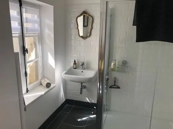 Classic Tek Büyük Yataklı Oda, Banyolu/Duşlu, Bahçe Manzaralı (Hoopoes Room Garden View)