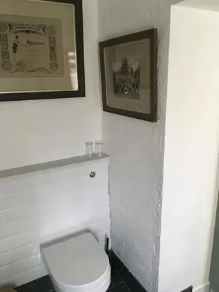 Classic Tek Büyük Yataklı Oda, Banyolu/Duşlu, Bahçe Manzaralı (Hoopoes Room Garden View)