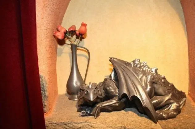 Tek Büyük Yataklı Oda (Medieval)