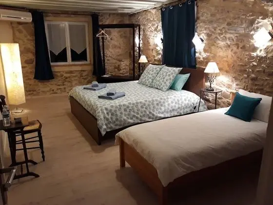 Tek Büyük Yataklı Oda, Birden Çok Yatak, Özel Banyo, Bahçe Manzaralı