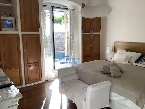 Tek Büyük Yataklı Oda, Havuz Manzaralı