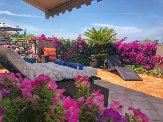 Tek Büyük Yataklı Oda, Havuz Manzaralı