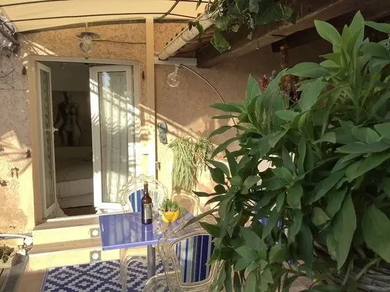 Tek Büyük Yataklı Oda, Havuz Manzaralı