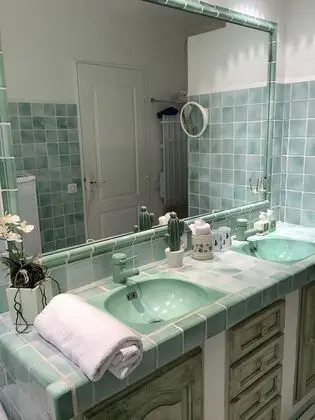 Tek Büyük Yataklı Oda, Havuz Manzaralı