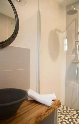 Tek Büyük Yataklı Oda (Chez Pierre)