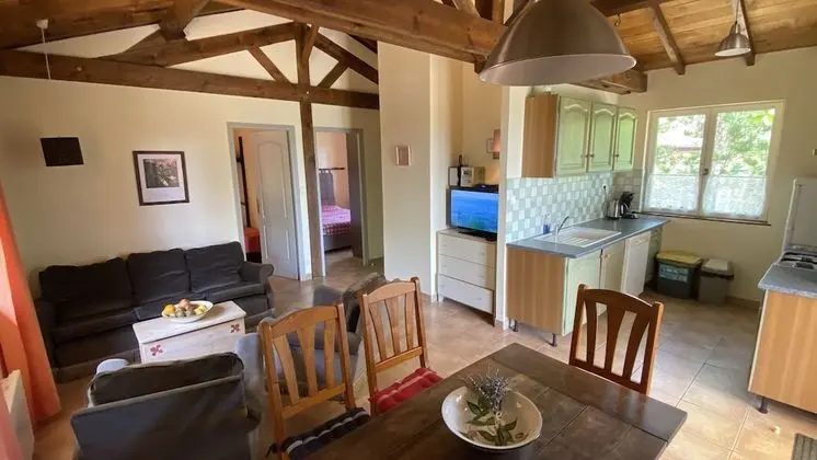 Kır Evi, Banyolu/Duşlu (Emeraude)